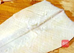 鱿鱼炒洋葱的做法图解2