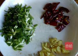 家常炒海鲜菇芦笋的做法图解3