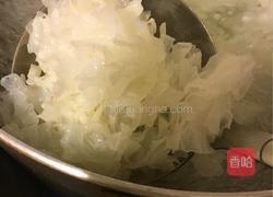 鹌鹑蛋木瓜西米银耳糖水的做法图解4