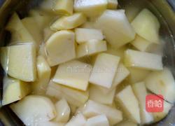 香菇土豆炖鸡块的做法图解3