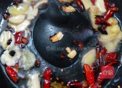 香菇土豆炖鸡块的做法图解5