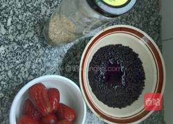 红枣芝麻黑米糊的做法图解1