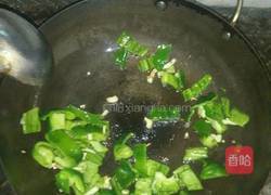 青椒炒鸟贝的做法图解5