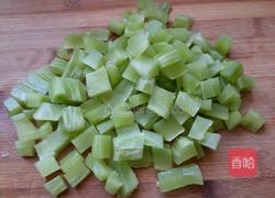 剁椒肉末炒笋丁的做法图解2