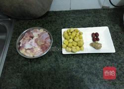 栗子炖老鸡的做法图解1