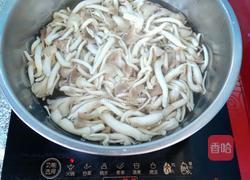 红椒炒蘑菇的做法图解2