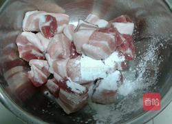 板栗红烧肉的做法图解1