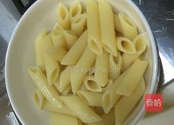 炒意式通心粉的做法图解1