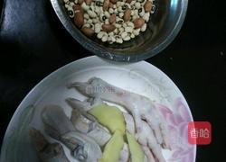 眉豆花生鸡脚汤的做法图解1