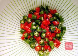 杭椒肉丁的做法图解2