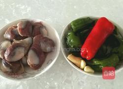 辣椒炒鸭肾的做法图解1