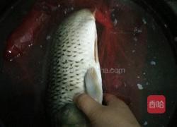 鲤鱼炖腰果的做法图解1