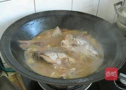 鲤鱼炖腰果的做法图解3