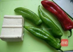尖椒酿豆腐的做法图解1