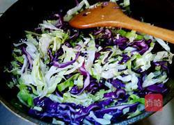 双色甘蓝炒鸡蛋的做法图解6