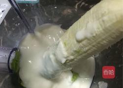 香蕉牛油果奶昔的做法图解2