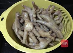 卤水鸡脚的做法图解1