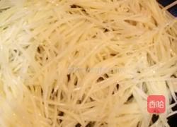 蒜香土豆丝的做法图解1
