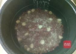 薏米红豆粥的做法图解3
