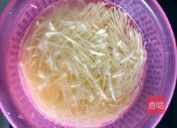 凉拌菠菜土豆丝的做法图解2