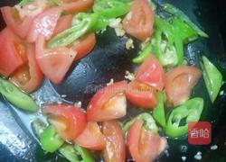番茄青椒炒花菜的做法图解3