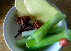 大骨头炖酸菜的做法图解4