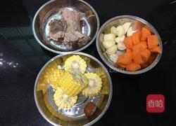 红萝卜马蹄玉米汤的做法图解3