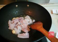 西芹尖椒炒鱿鱼的做法图解5