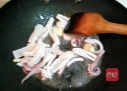 西芹尖椒炒鱿鱼的做法图解6