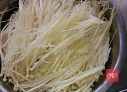 青椒金针菇的做法图解1