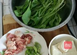 小白菜猪肉豆腐汤的做法图解1