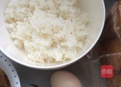 老干妈鸡蛋炒饭的做法图解1