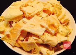 红萝卜薏仁腐竹排骨汤的做法图解2