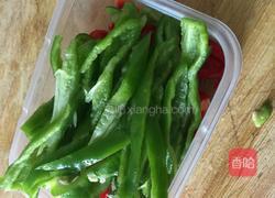 青椒炒油豆腐丝的做法图解1