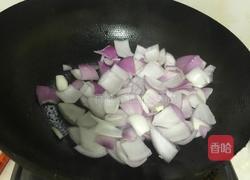 洋葱炒卤肠的做法图解4