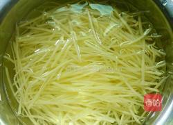 土豆丝炒肉的做法图解2
