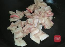 五花肉炖茶树菇的做法图解3