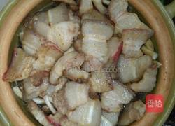 五花肉炖茶树菇的做法图解4