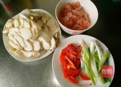 杏鲍菇炒肉片的做法图解1