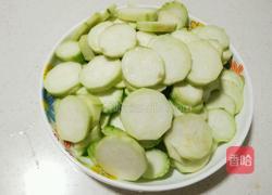 丝瓜大虾汤的做法图解2