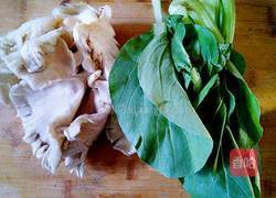 蘑菇青菜的做法图解1