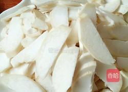 鸡腿菇炒辣腊的做法图解2