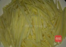 土豆丝炒肉的做法图解1