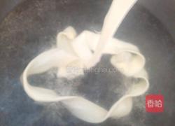 陕西油泼裤带面的做法图解6
