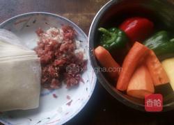 胡萝卜青椒馅馄炖的做法图解2