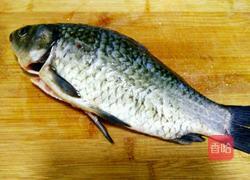 红烧鲫鱼的做法图解1