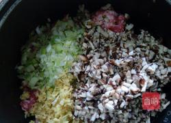 香菇肉馅大馄饨的做法图解2