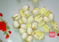 莲子银耳红枣汤的做法图解1