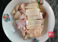 红枣枸杞蒸鸡的做法图解1
