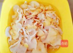 黄蘑打卤面的做法图解5